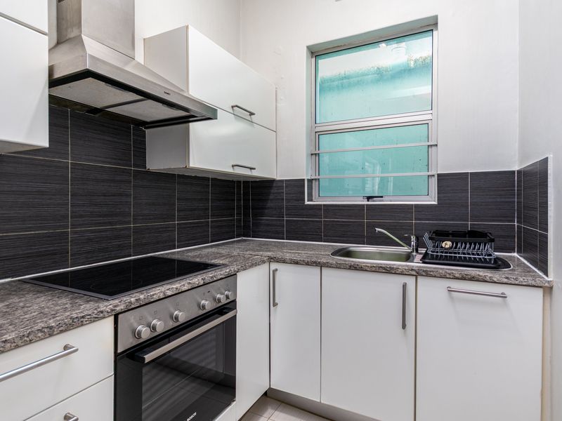 Intimate Fully Furnished Studio Apartment For Rent In Sea Point - Photo 9