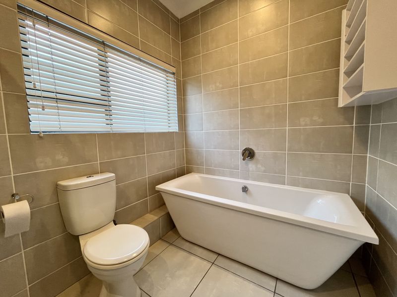 Modern 2 Bedroom Apartment to Rent in Ballito Hills Estate! - Photo 9