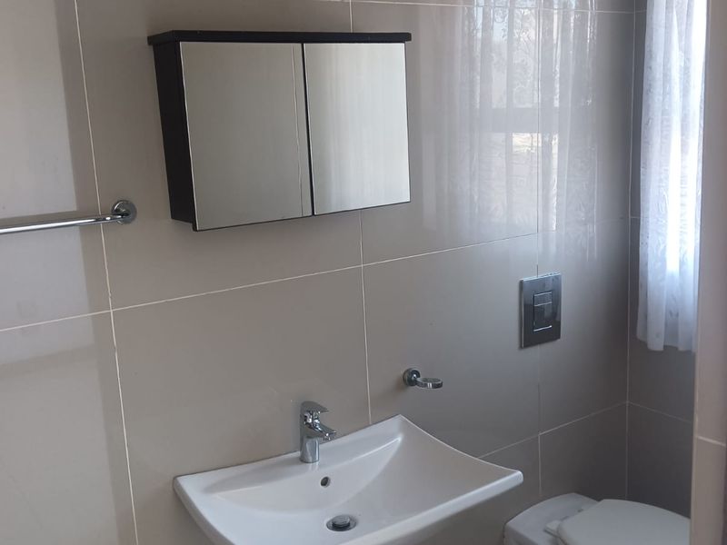 2-bed, 2-bath apartment in Park Avenue, Umhlanga Ridge. - Photo 9