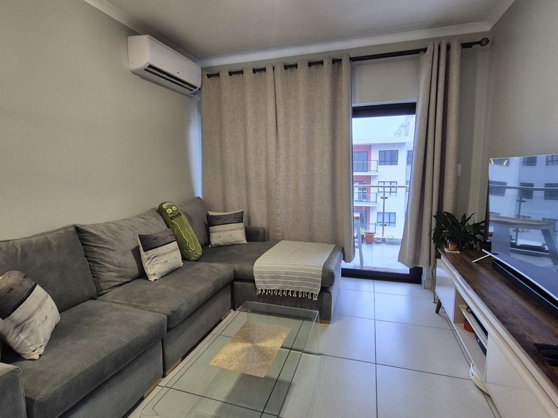Stylish 2 Bedroom, 2 Bathroom Apartment with Pool and Gym Access - Photo 10