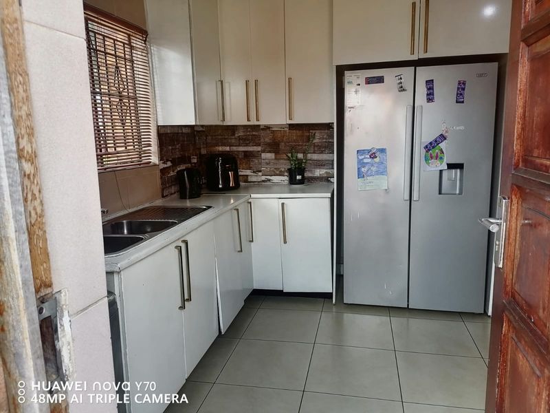 3 Bedroom house in Mamelodi East - Photo 4