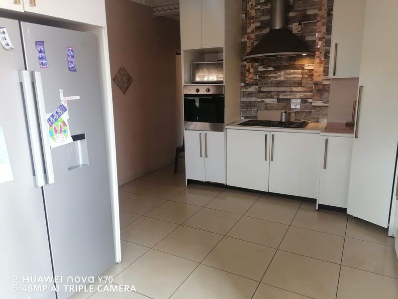 3 Bedroom house in Mamelodi East - Photo 3
