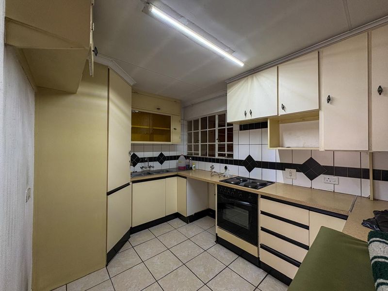 Three bedroom house for sale in Sherwood Gardens - Photo 3