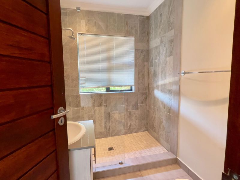 4 BEDROOM MODERN HOUSE TO LET IN SECURE ESTATE - Photo 9