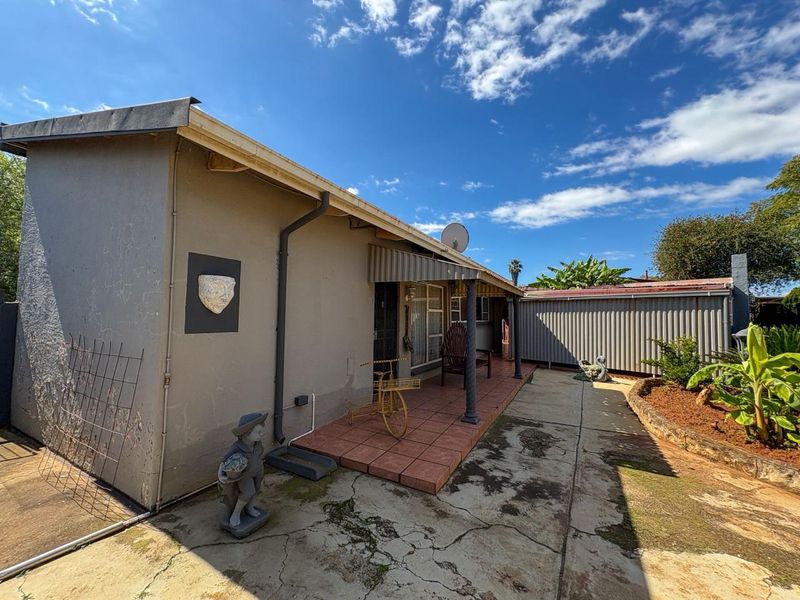 Three bedroom house for sale in Minnebron - Photo 2