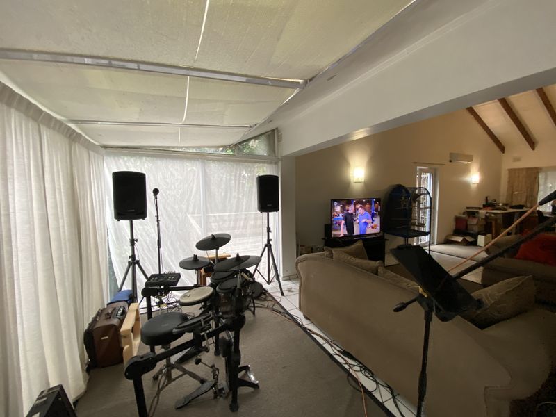 Spacious 4 Bedroom Free Standing House in Westbook + Flat - Photo 6