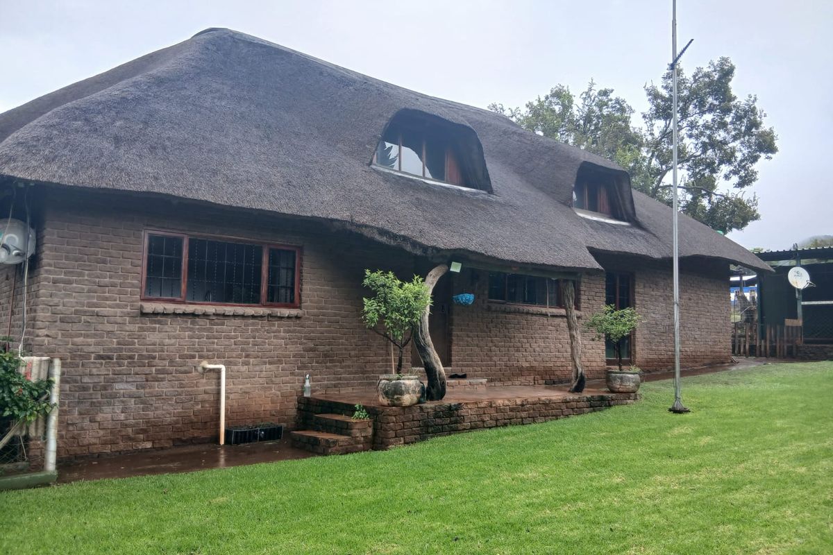 4 Bedroom Small Holding  For Sale In Buffelshoek - Mooinooi. - Photo 4