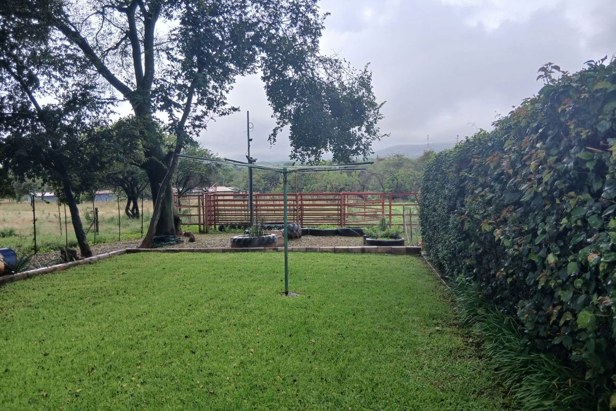 4 Bedroom Small Holding  For Sale In Buffelshoek - Mooinooi. - Photo 3