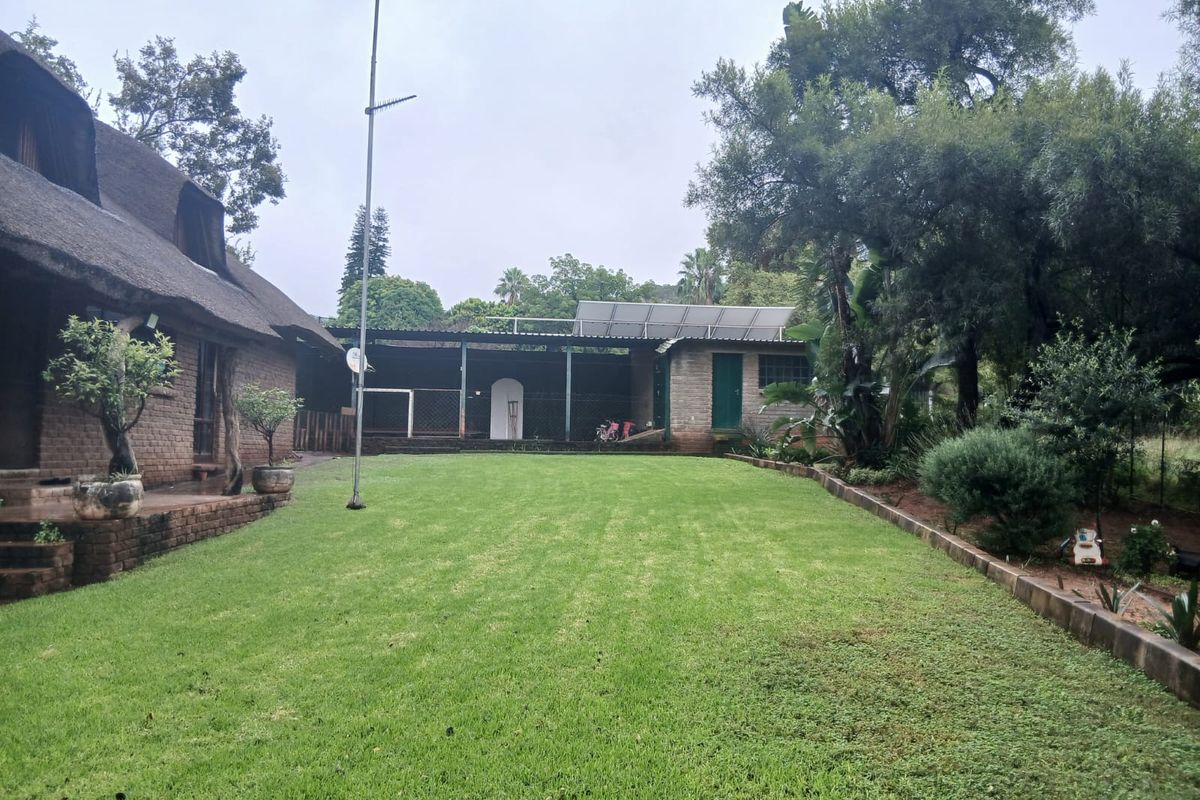 4 Bedroom Small Holding  For Sale In Buffelshoek - Mooinooi. - Photo 2