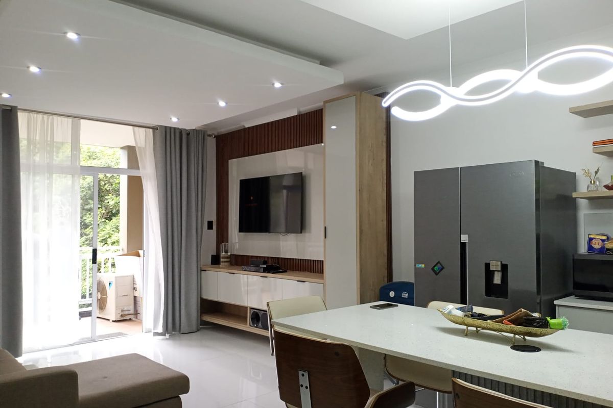 Modern, newly renovted apartment in Westsbrook - Photo 3