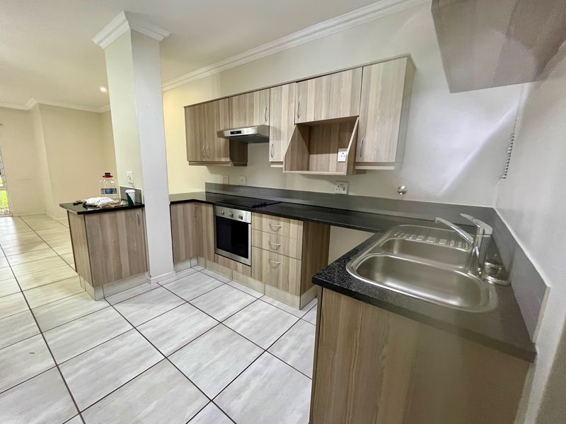 3 Bedroom Apartment to Let in Secure Estate - Photo 3