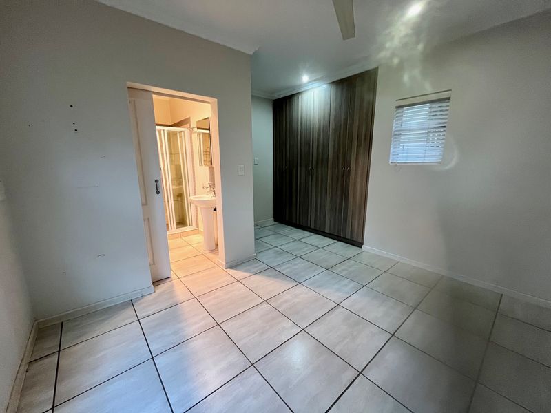 3 Bedroom Apartment to Let in Secure Estate - Photo 5
