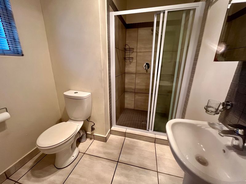 3 Bedroom Apartment to Let in Secure Estate - Photo 8