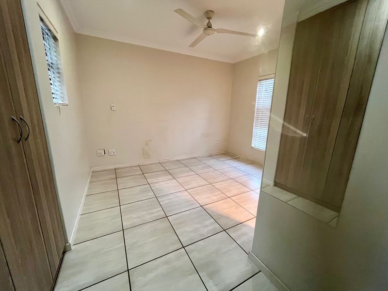 3 Bedroom Apartment to Let in Secure Estate - Photo 7
