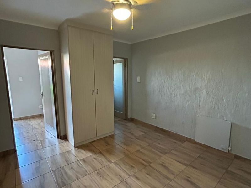 BACHELOR FLAT TO RENT IN KOSMOS - Photo 9