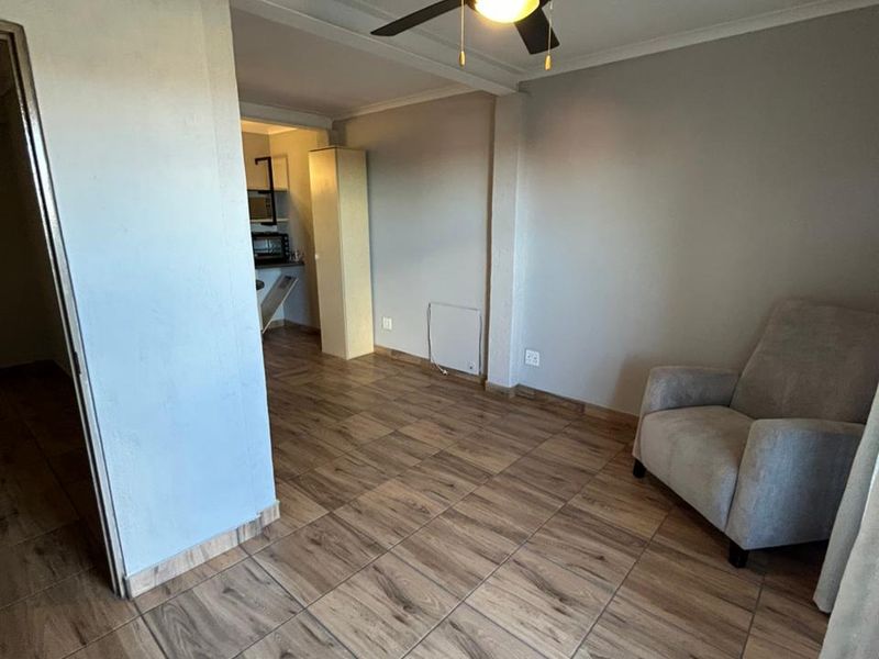 BACHELOR FLAT TO RENT IN KOSMOS - Photo 7