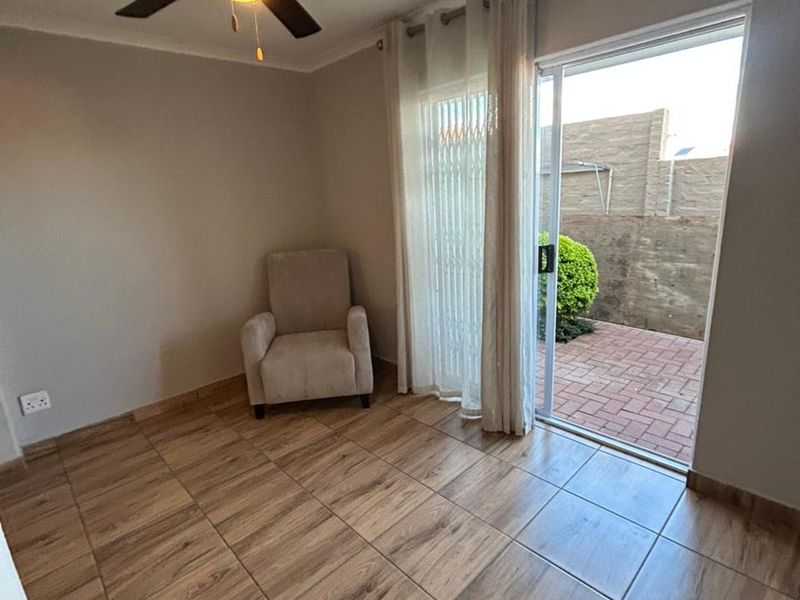 BACHELOR FLAT TO RENT IN KOSMOS - Photo 6