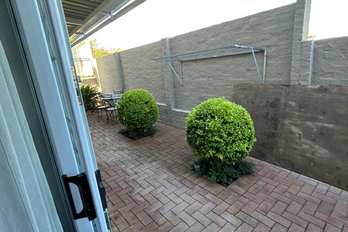 BACHELOR FLAT TO RENT IN KOSMOS - Photo 4