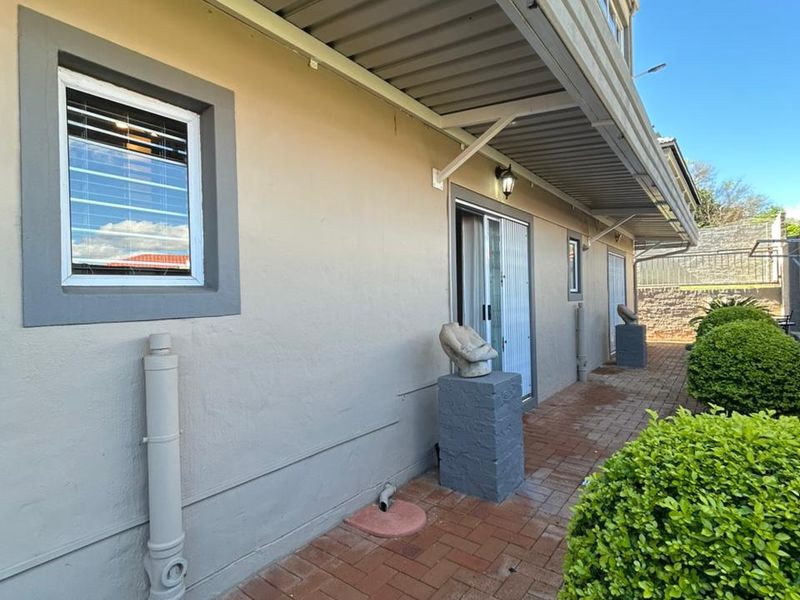 BACHELOR FLAT TO RENT IN KOSMOS - Photo 2
