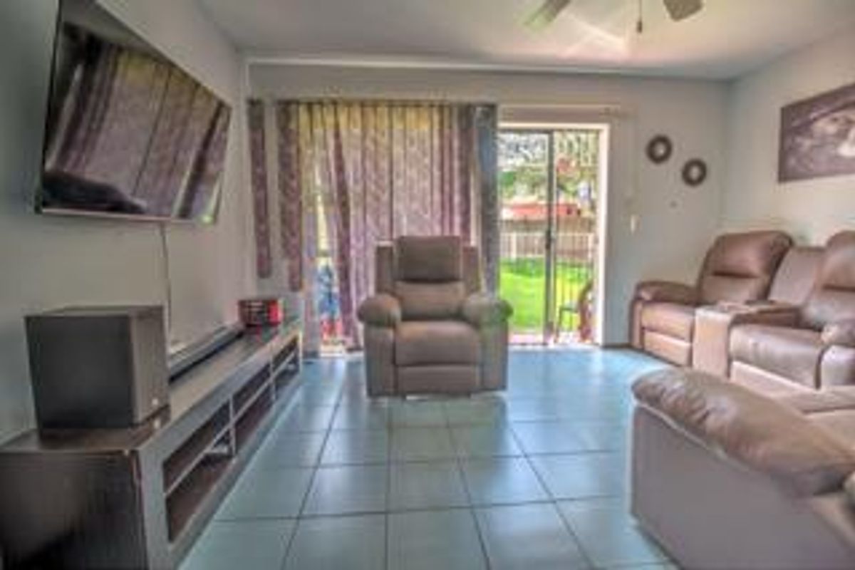 Family Living with Big Garden & Double Garages - Photo 4