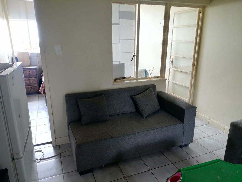 1 Bedroom apartment with study - WATER INCLUDED IN RENT - Photo 8