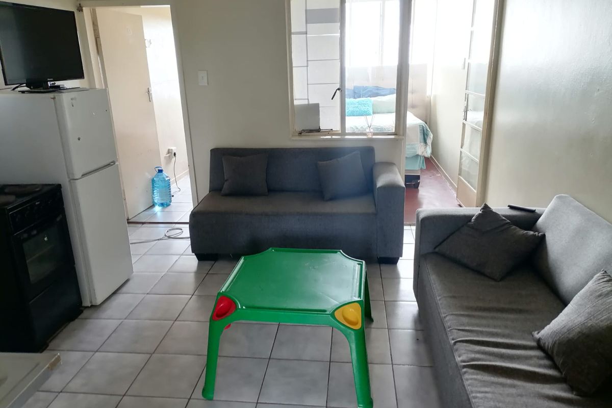 1 Bedroom apartment with study - WATER INCLUDED IN RENT - Photo 5