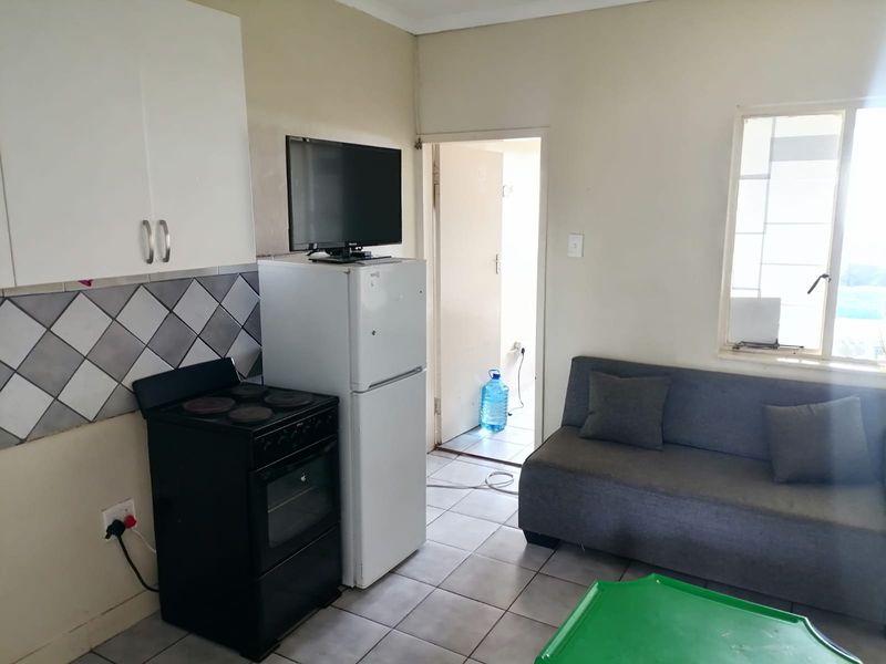 1 Bedroom apartment with study - WATER INCLUDED IN RENT - Photo 3
