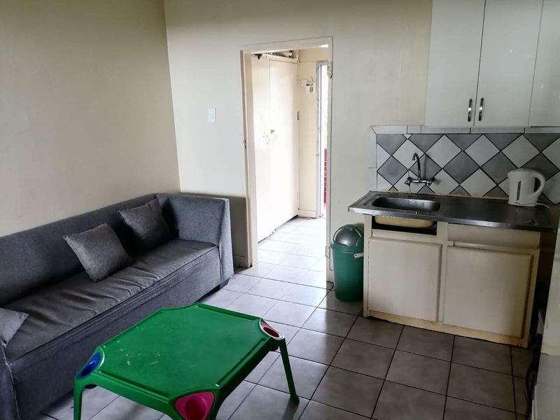 1 Bedroom apartment with study - WATER INCLUDED IN RENT - Photo 4