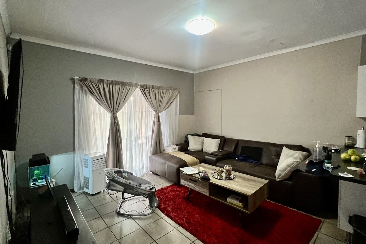 Large stand with Two x Two Bedroom Units, Great Investment Opportunities for additional  Units. - Photo 3
