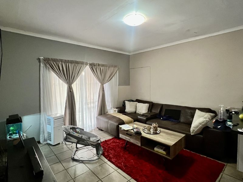 Large stand with Two x Two Bedroom Units, Great Investment Opportunities for additional  Units. - Photo 3