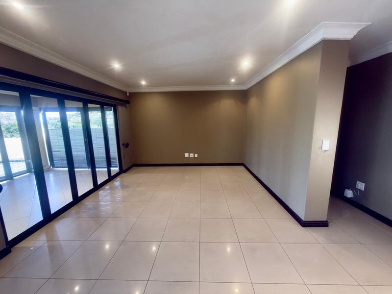 Stunning 4 bedroom townhouse with servants quarters - Photo 6