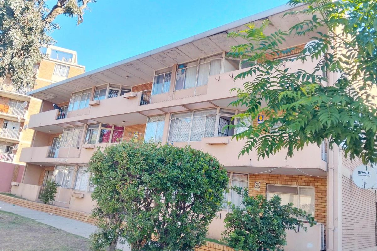 1 BED 1 BATH APARTMENT FOR SALE - Photo 2