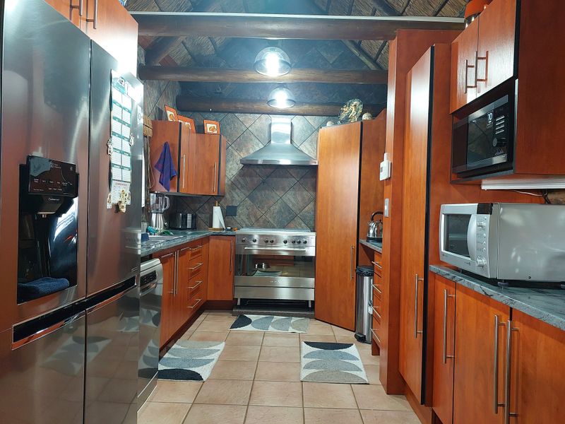 3 Bedroom Thatched House for Sale - Photo 8