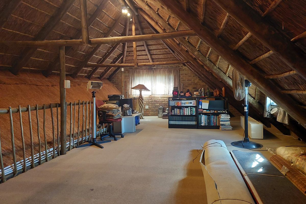 3 Bedroom Thatched House for Sale - Photo 4
