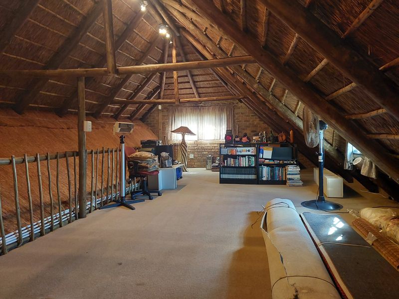3 Bedroom Thatched House for Sale - Photo 4