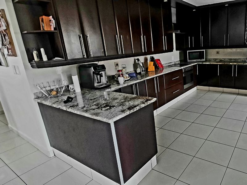Refined Family Living with Elegant Entertaining Spaces - Photo 5