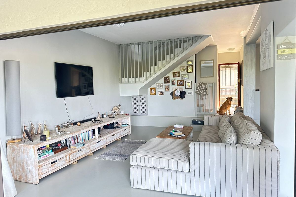 Beachfront Townhouse with excellent income potential - Pet Frienly - Photo 5