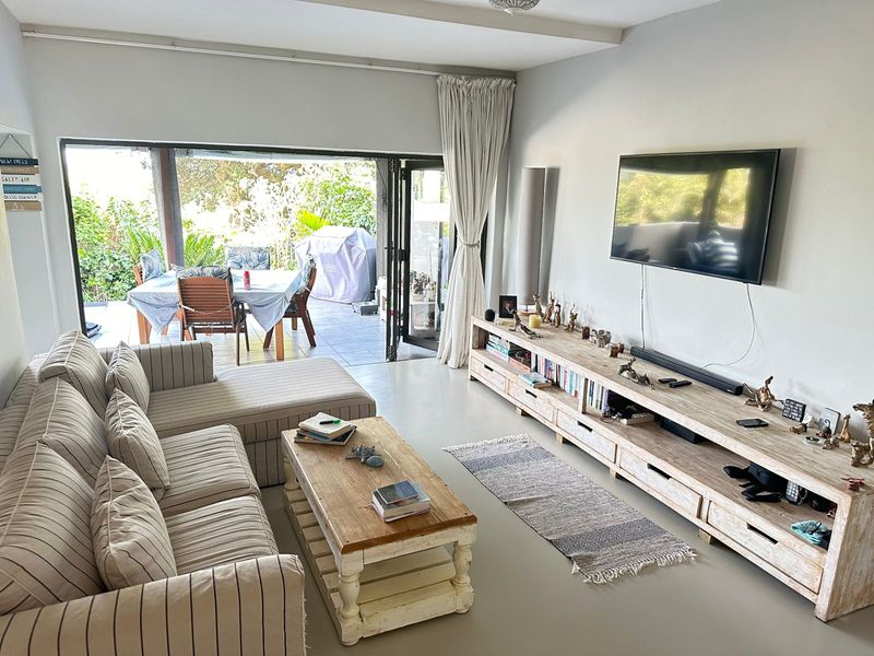 Beachfront Townhouse with excellent income potential - Pet Frienly - Photo 6