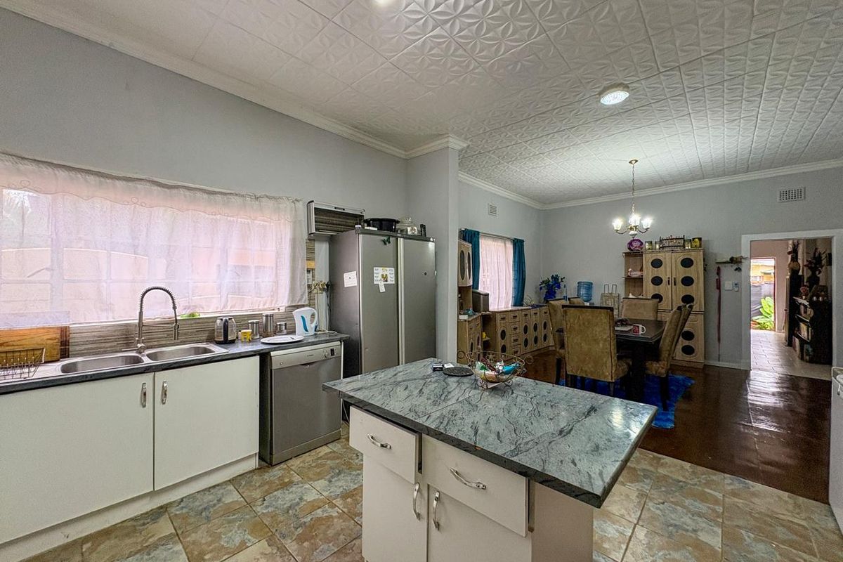 Welcome home to this spacious family property in Brenthurst, offering everything you need and more. - Photo 5