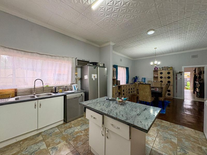 Welcome home to this spacious family property in Brenthurst, offering everything you need and more. - Photo 5