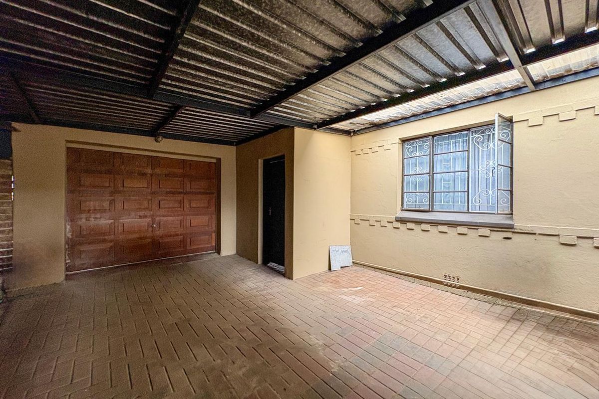 Welcome home to this spacious family property in Brenthurst, offering everything you need and more. - Photo 2