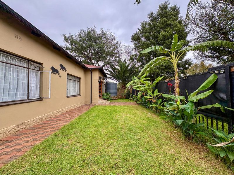 Welcome home to this spacious family property in Brenthurst, offering everything you need and more. - Photo 3