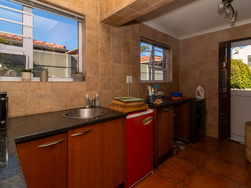 The Perfect Blend of Comfort, Space and Family Living - Photo 10