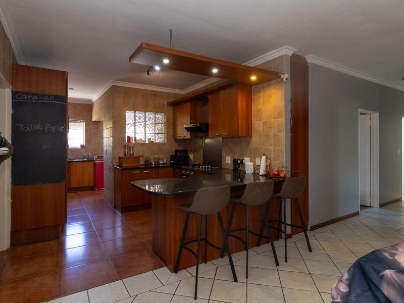The Perfect Blend of Comfort, Space and Family Living - Photo 7