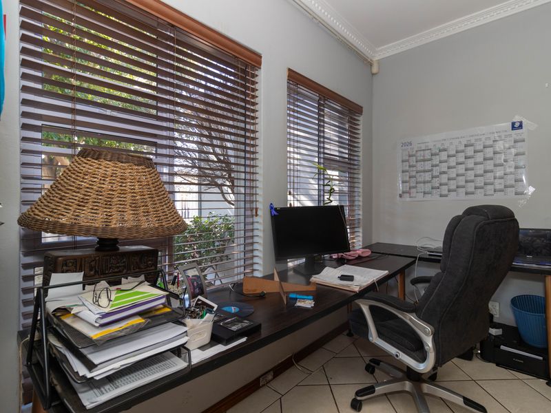 The Perfect Blend of Comfort, Space and Family Living - Photo 6