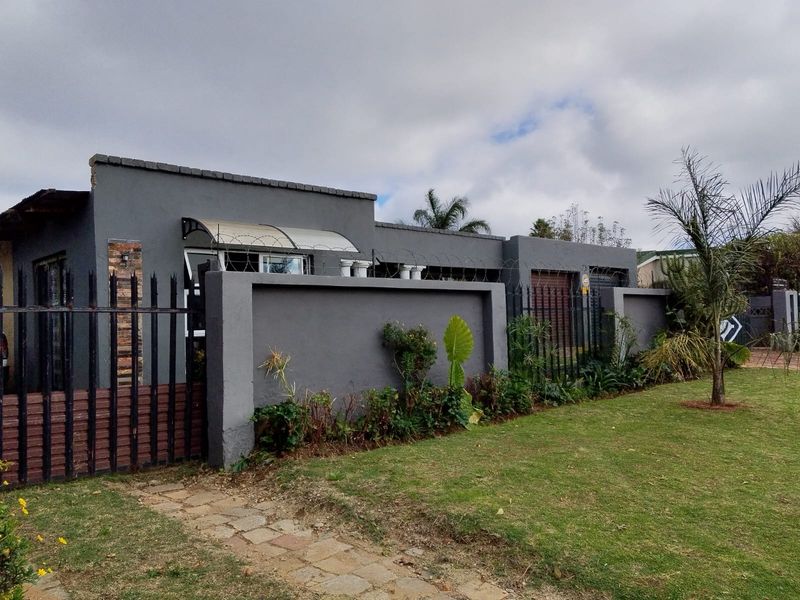 Spacious Family Home with Pool & 2-Bedroom Flat in Kempton Park West - Photo 2