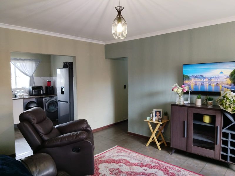Charming 3-Bedroom Cluster for Sale in , Kempton Park Extension 5/Edleen - Photo 7