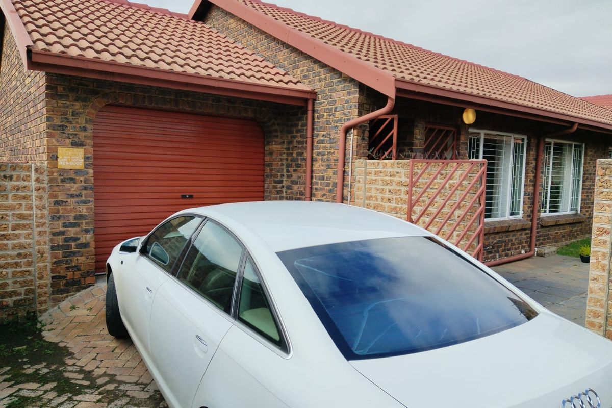 Charming 3-Bedroom Cluster for Sale in , Kempton Park Extension 5/Edleen - Photo 3