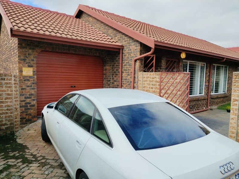 Charming 3-Bedroom Cluster for Sale in , Kempton Park Extension 5/Edleen - Photo 3