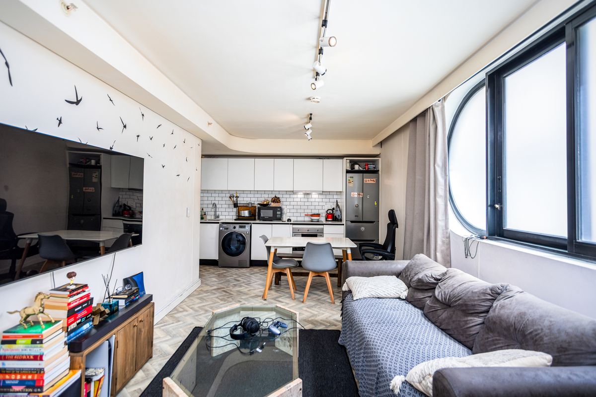 Modern One bedroom apartment in the heart of Cape Town - Photo 3